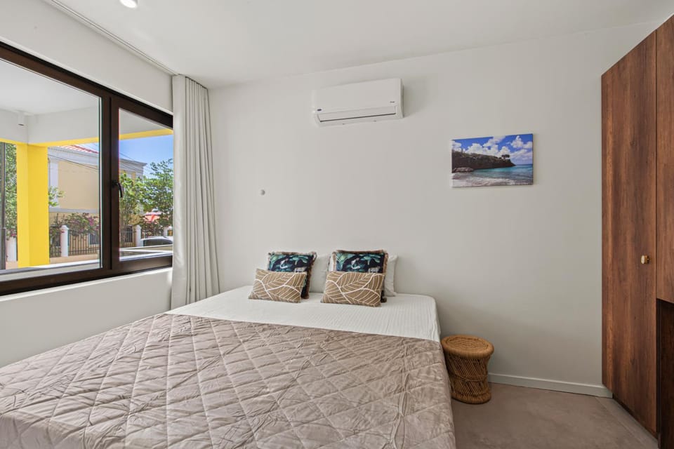 Bed, Bedroom, wardrobe, air conditioner