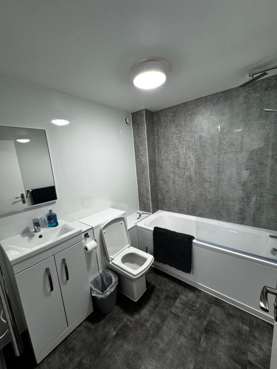 11aComberton Apartment in Wyre Forest District