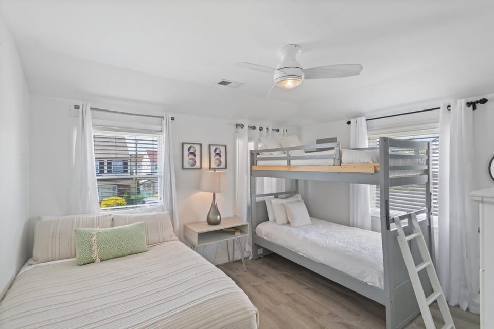 2-Bed Home by the Bay Apartment in Margate City