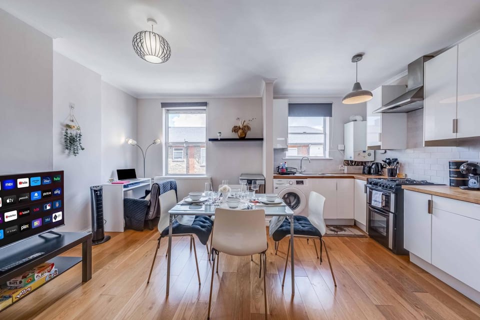 Comfy 1-Bed flat near Kensington Apartment in City of Westminster