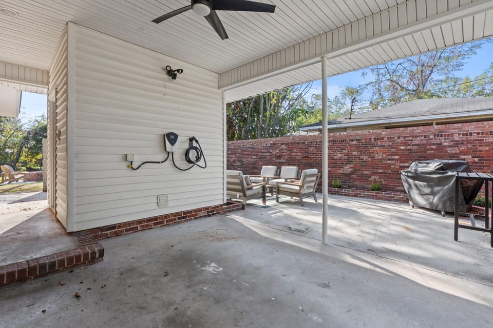 NEW 5 Star Luxury-Masters-Hot Tub-Fire Pit-EV Char Villa in Augusta