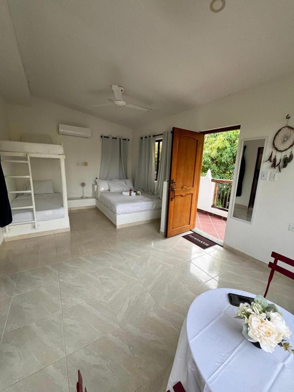 Bed, Photo of the whole room, Bedroom, air conditioner