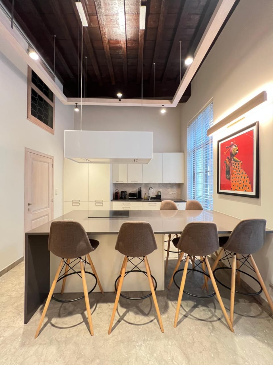 Kitchen or kitchenette, Dining area, minibar, oven, stove