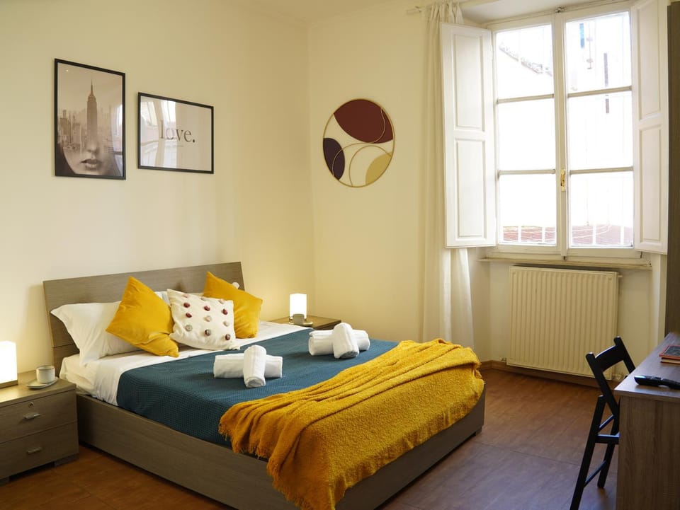 Bed, TV and multimedia, Photo of the whole room, Bedroom, towels
