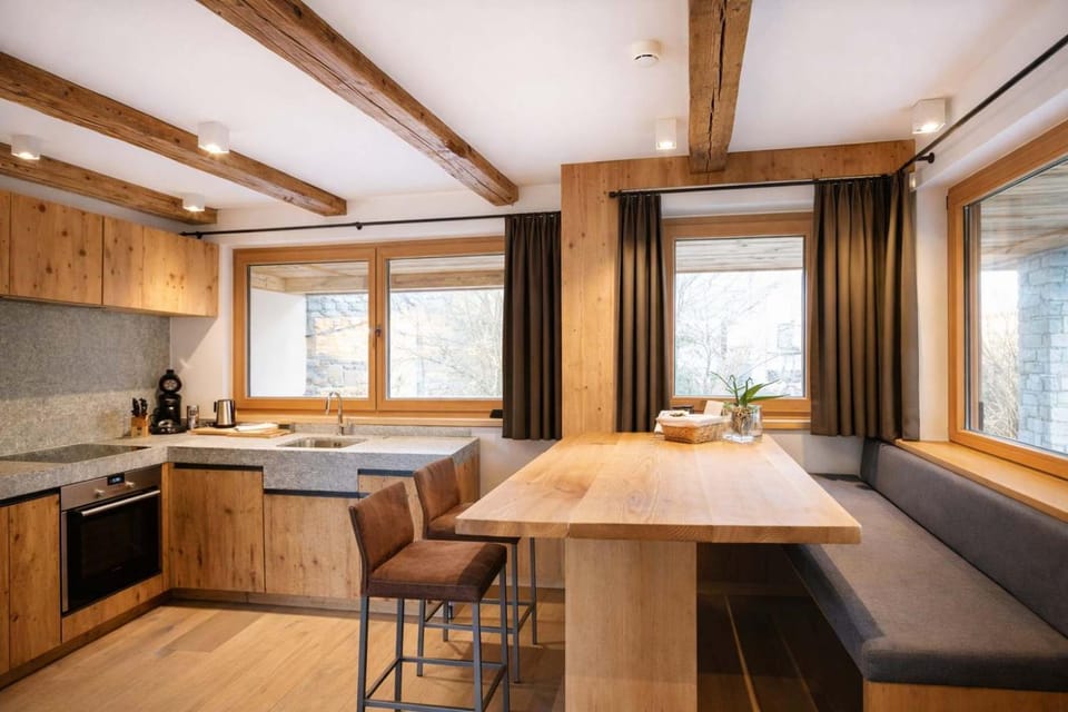 Kitchen or kitchenette, Seating area, Dining area