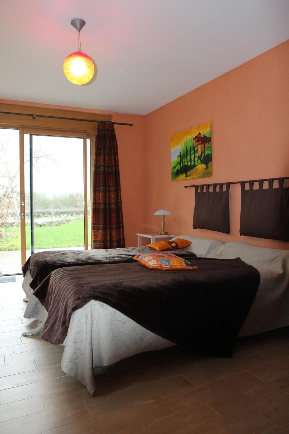 Photo of the whole room, Bedroom