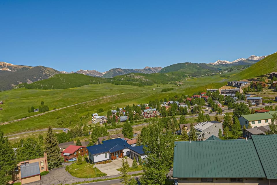 Summit View Hideaway Apartment in Colorado