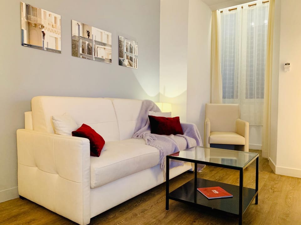 Spring, Day, Living room, Photo of the whole room, On site
