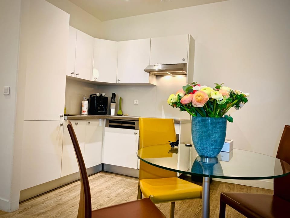 Spring, Day, Photo of the whole room, Dining area, On site