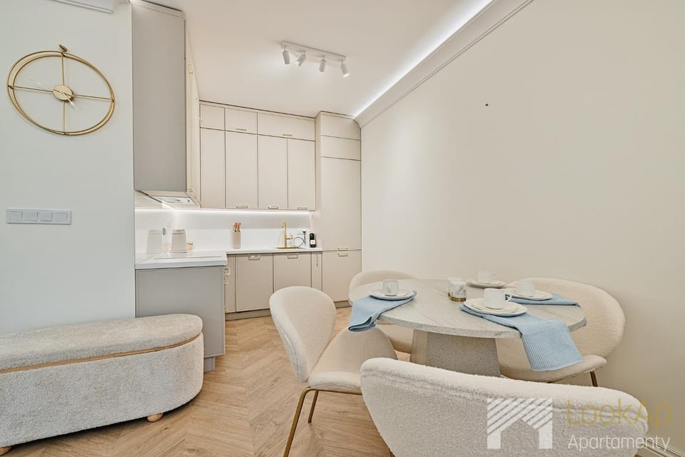 Kitchen or kitchenette, Living room, Dining area