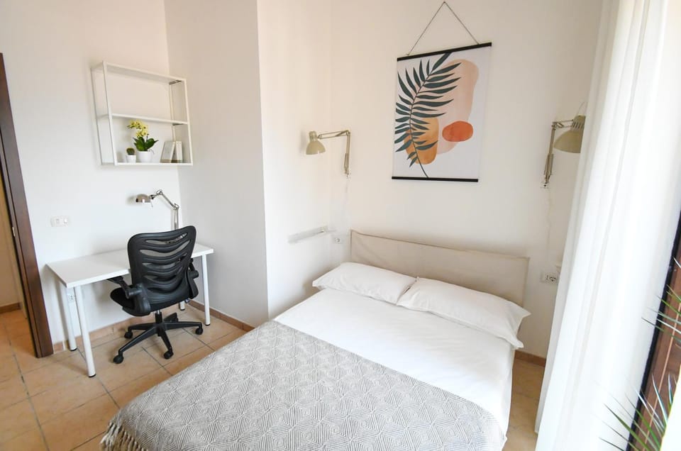 Bed, Photo of the whole room, Bedroom