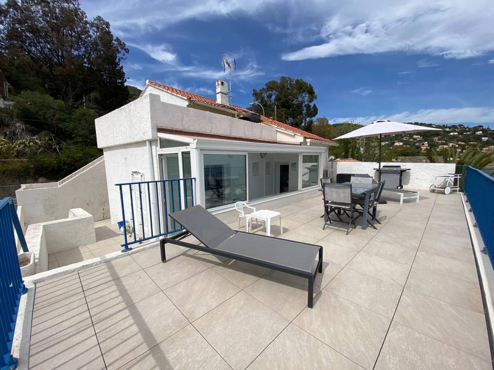 Appartement Climatisé avec Terrasse & Plage Privée - FR-1-816-5 Apartment in Le Lavandou