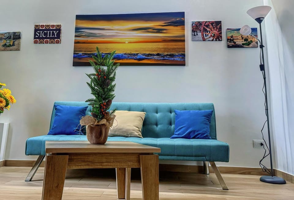 Sunflower Apartment House in Palermo