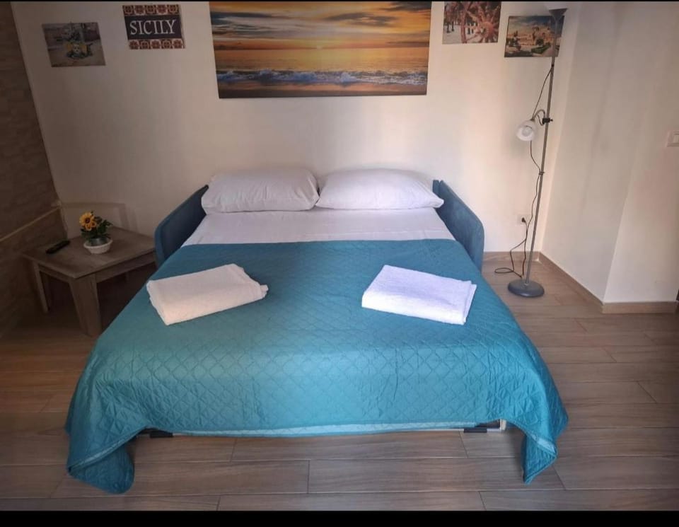 Sunflower Apartment House in Palermo