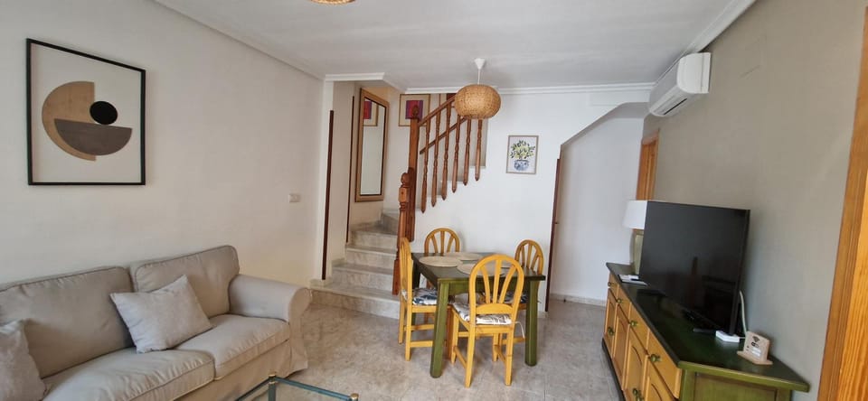 TV and multimedia, Living room, Seating area, Evening entertainment