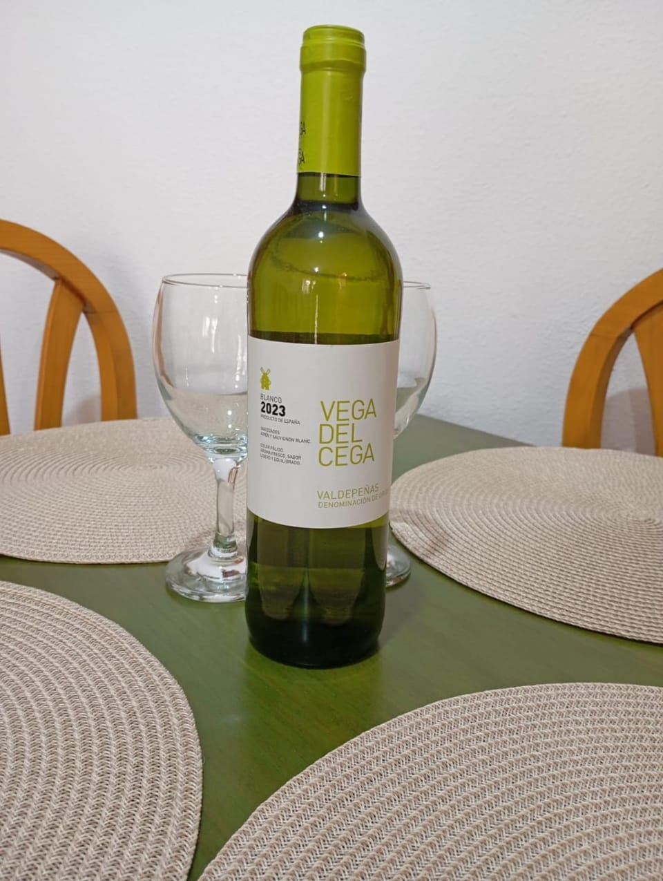 Food and drinks, Dining area, Drinks, Alcoholic drinks