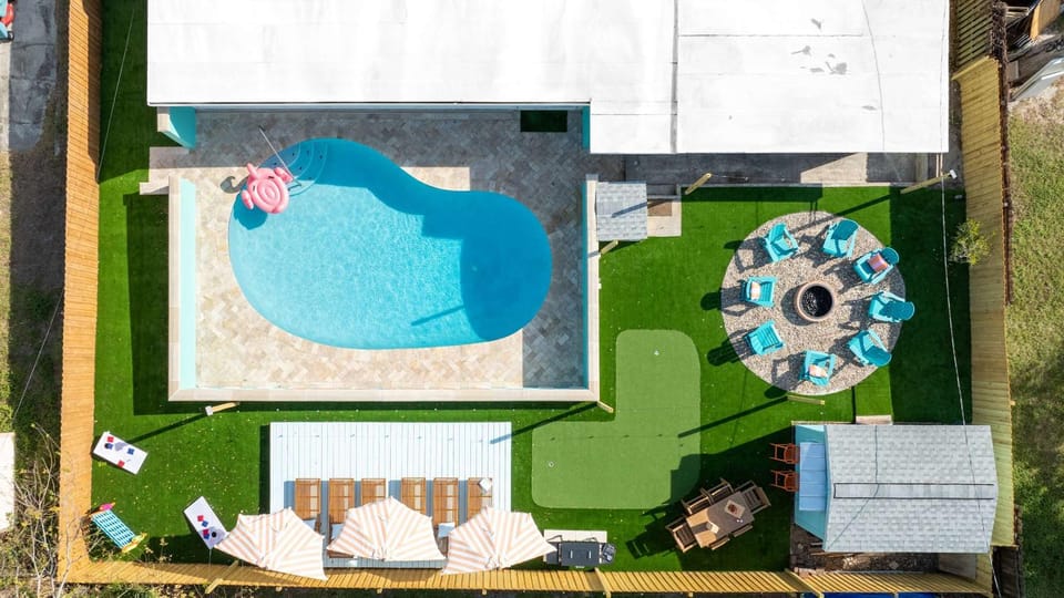Patio, Day, Bird's eye view, Pool view, Swimming pool, sunbed