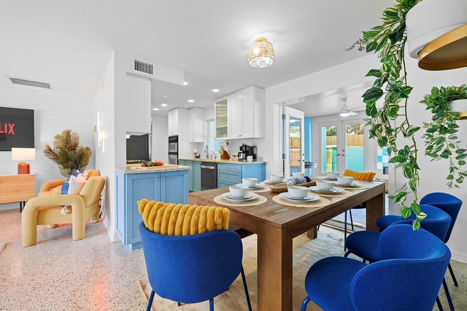 TV and multimedia, Kitchen or kitchenette, Living room, Dining area