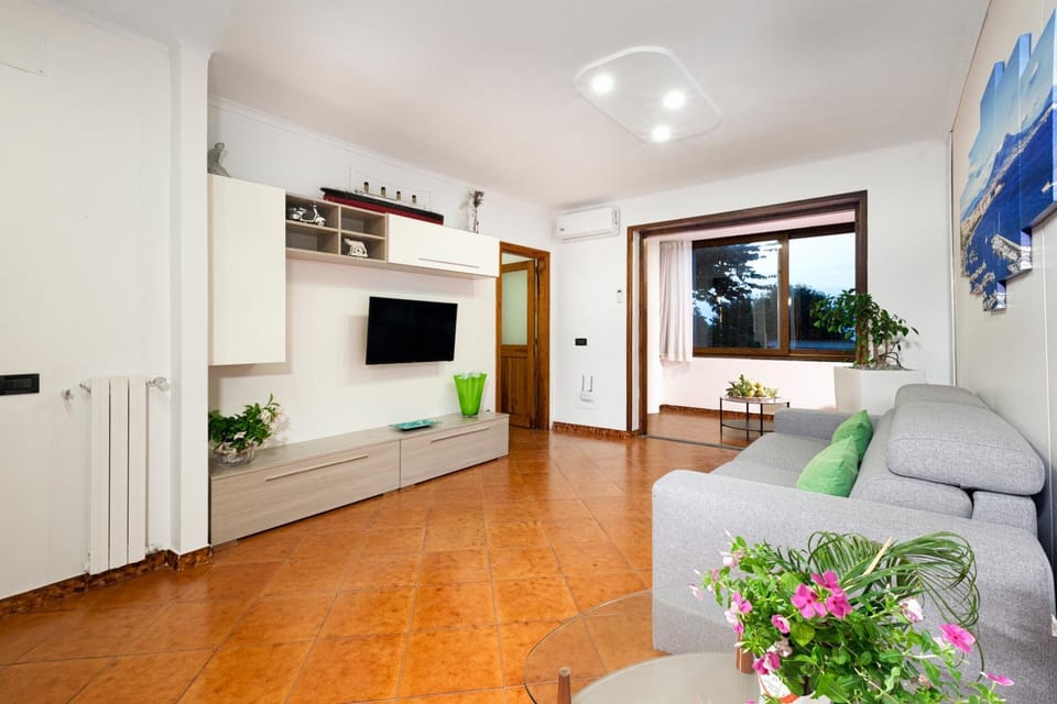 Communal lounge/ TV room, TV and multimedia, Living room, Seating area