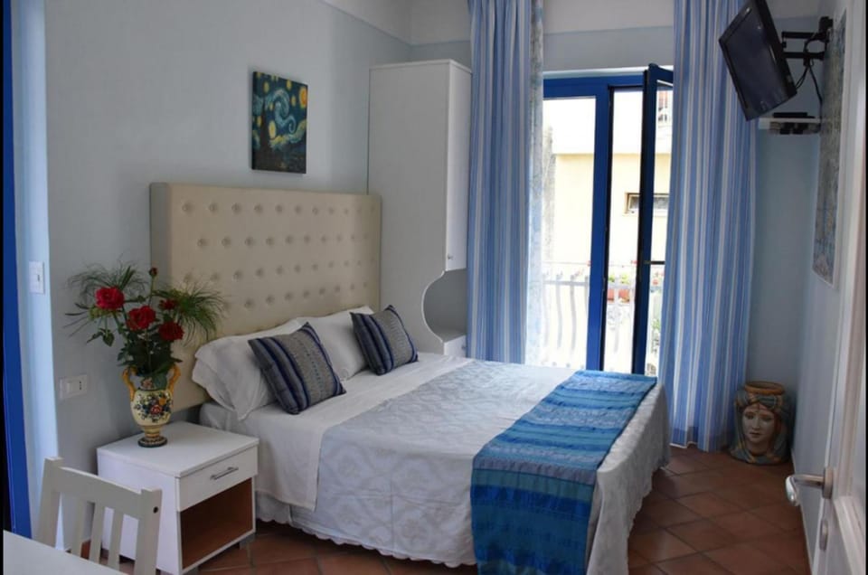 Bed, Bedroom, Family