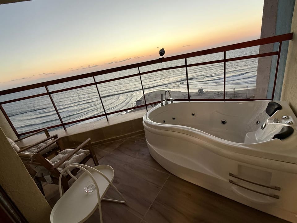 קו המים - Waterline סוויטות עם גקוזי הכי קרוב לים Apartment in Netanya