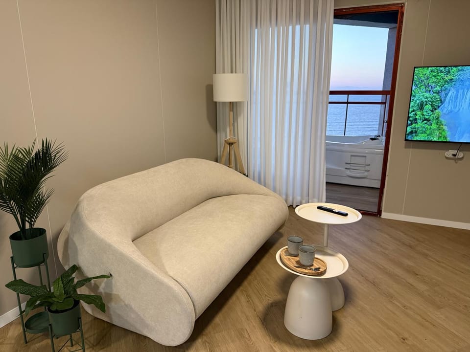 קו המים - Waterline סוויטות עם גקוזי הכי קרוב לים Apartment in Netanya