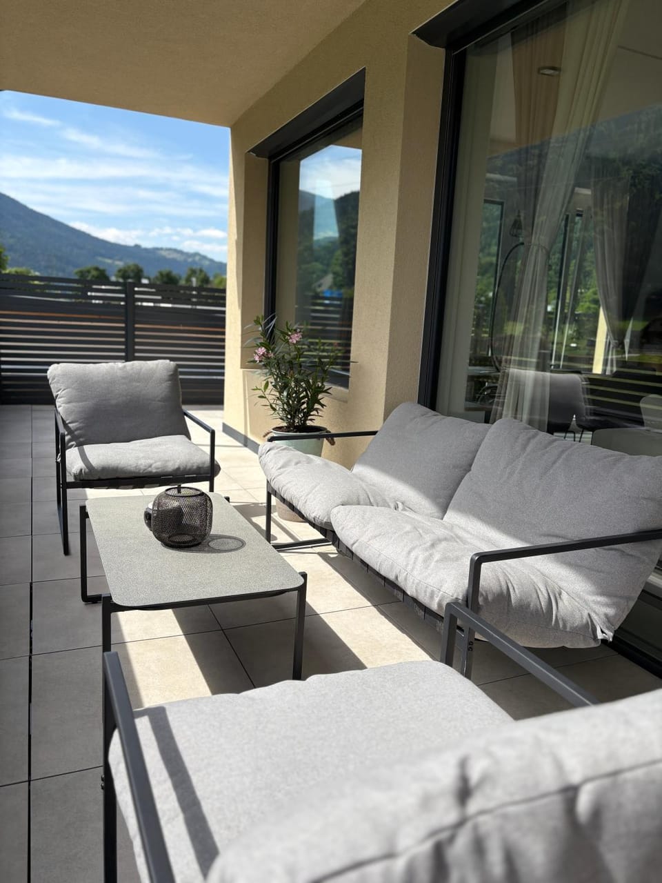Burg VIEW Apartment im Herzen von Treffen am Ossiachersee Apartment in Carinthia, Austria