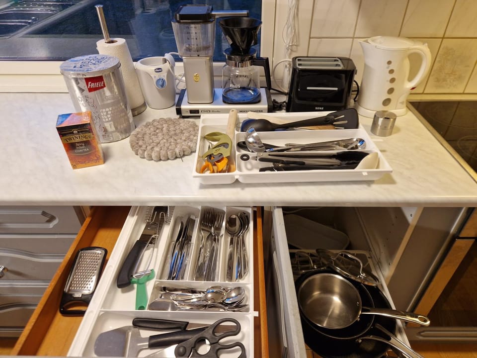 Coffee/tea facilities, toaster