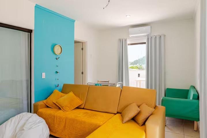 Bed, Living room