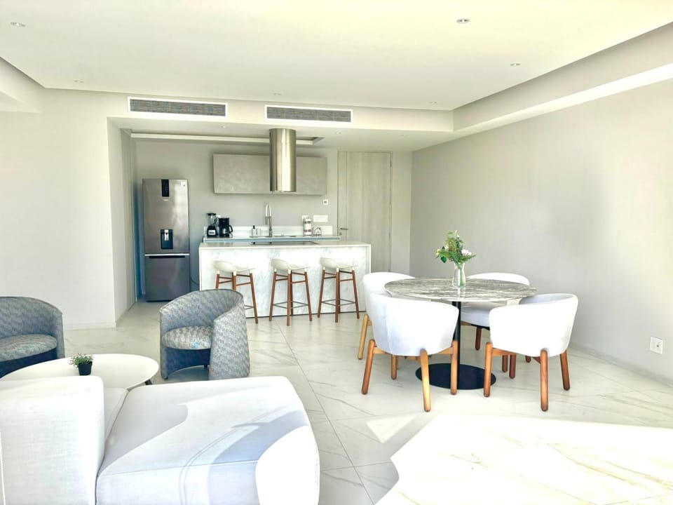Kitchen or kitchenette, Dining area, air conditioner