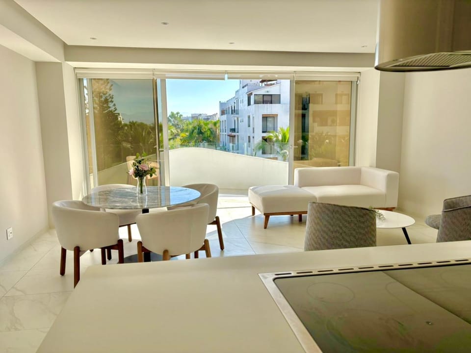 Balcony/Terrace, Kitchen or kitchenette, Living room, Dining area