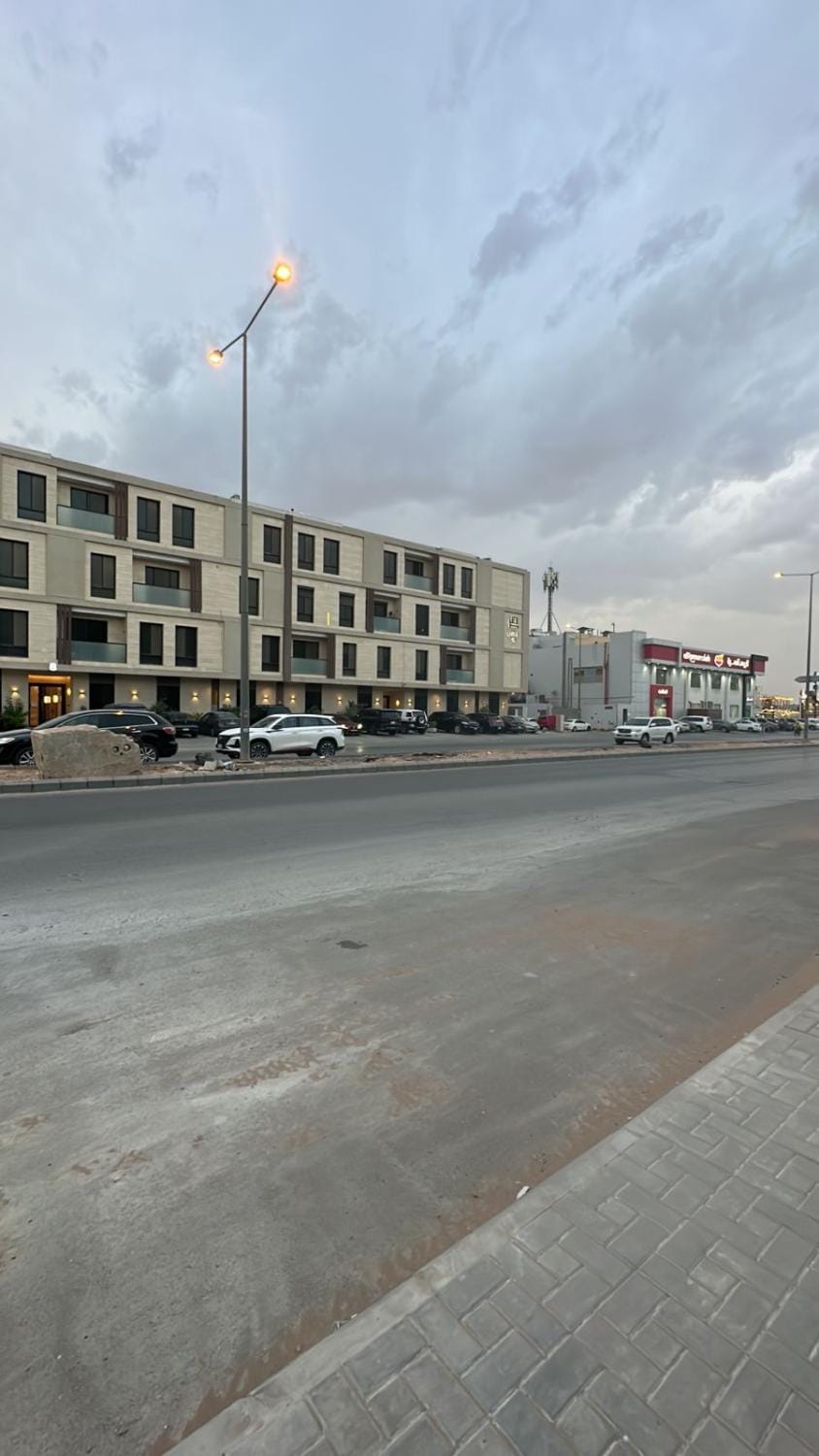 Property building, Restaurant/places to eat, City view, Street view, Location, Parking