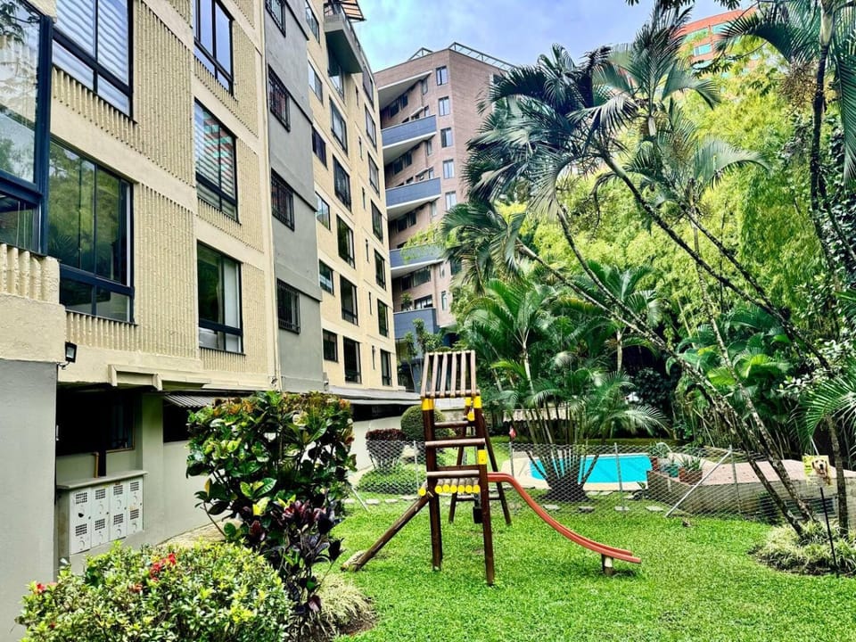 4BR 240 m² Pool Next to El Tesoro Mall Apartment in Medellin