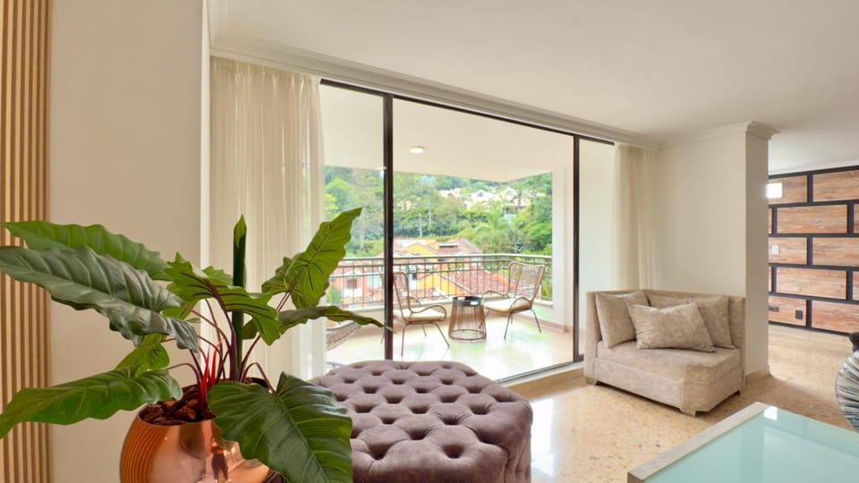 4BR 240 m² Pool Next to El Tesoro Mall Apartment in Medellin
