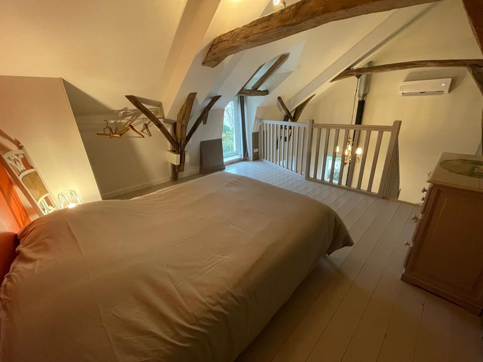 Bed, Photo of the whole room, Bedroom