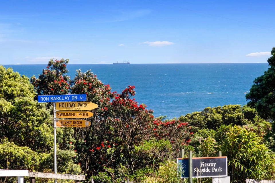 Beach Studio - coastal escape near Fitzroy Beach Apartment in New Plymouth