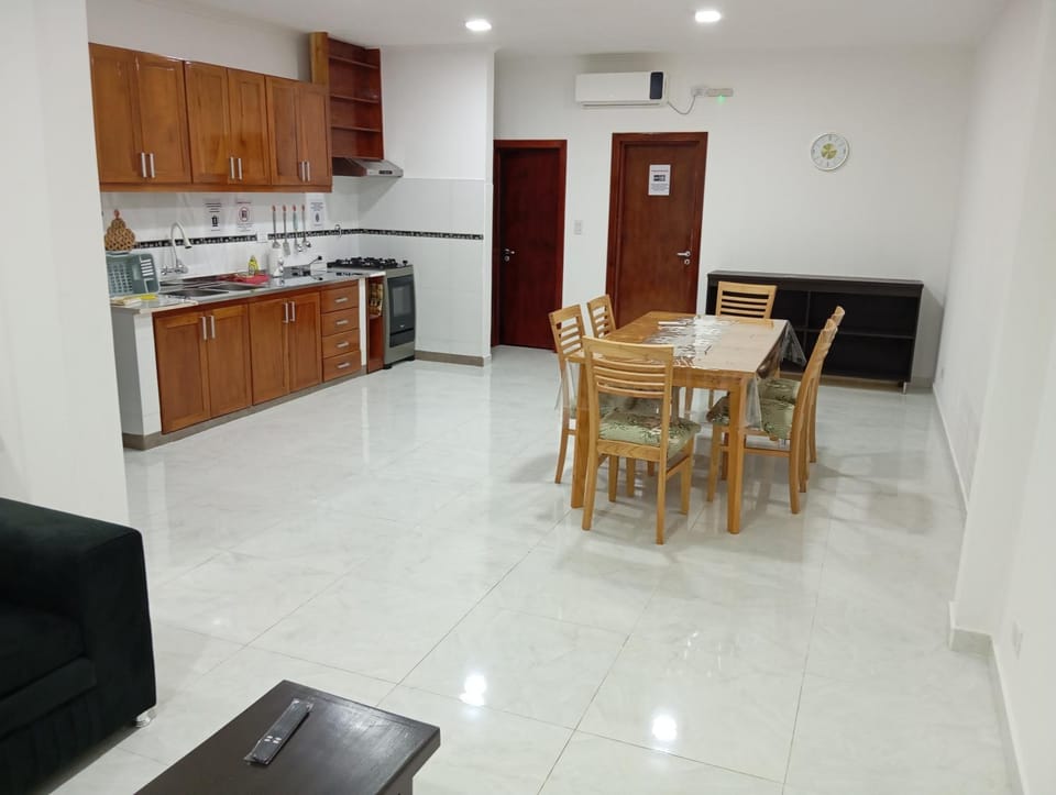 Kitchen or kitchenette, Living room, Seating area, Dining area, oven, stove