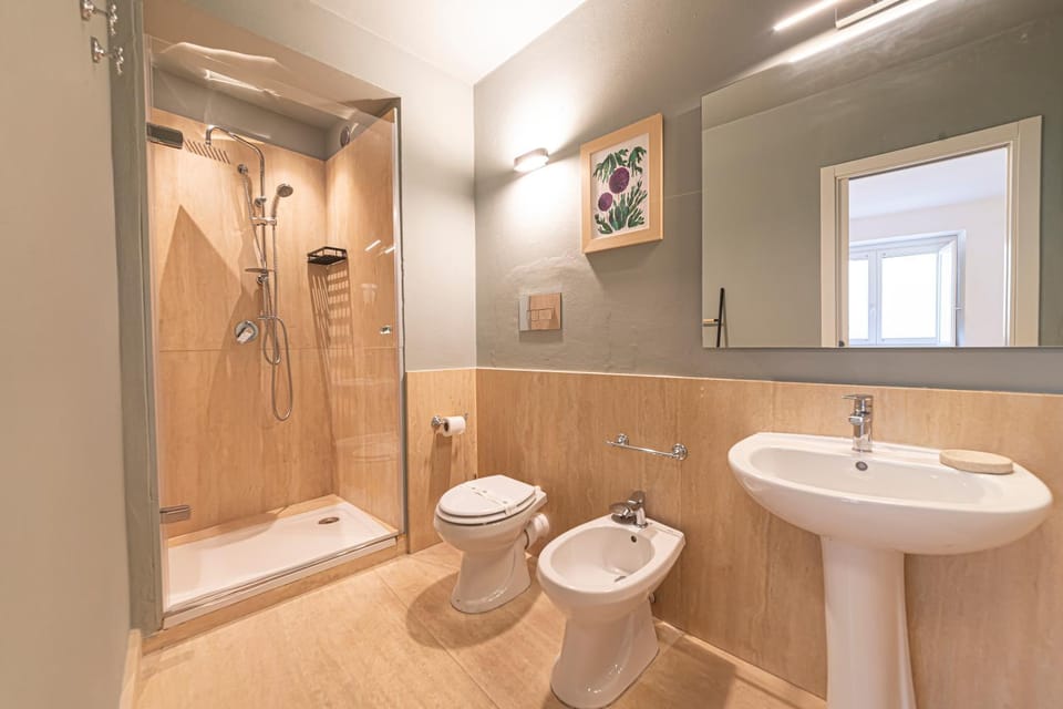 Shower, Toilet, Bathroom, bidet, towels
