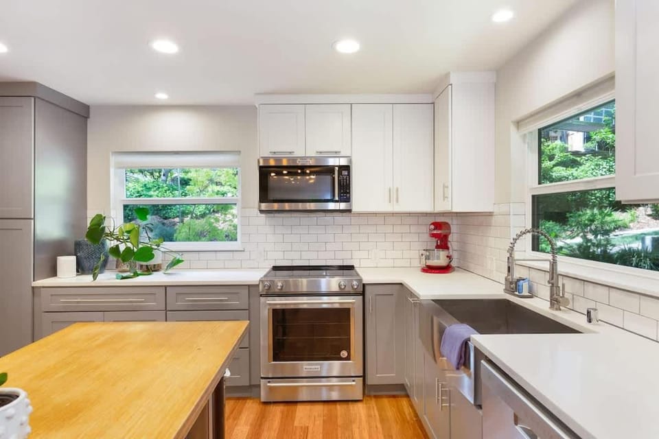 Kitchen or kitchenette