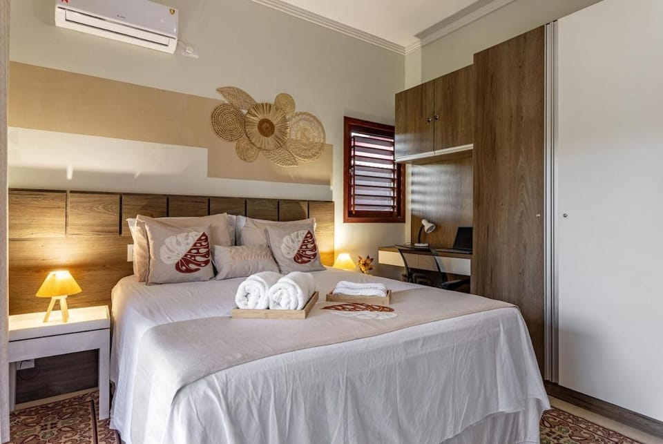 Bed, Photo of the whole room, Bedroom, towels, air conditioner