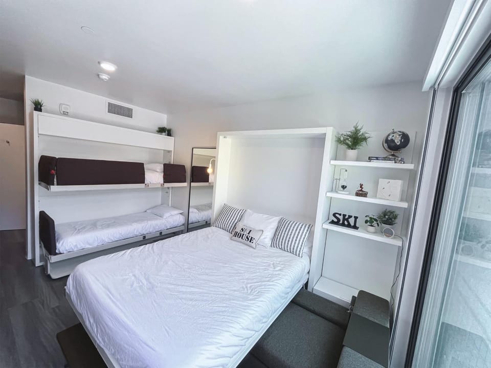 Bed, Photo of the whole room, bunk bed