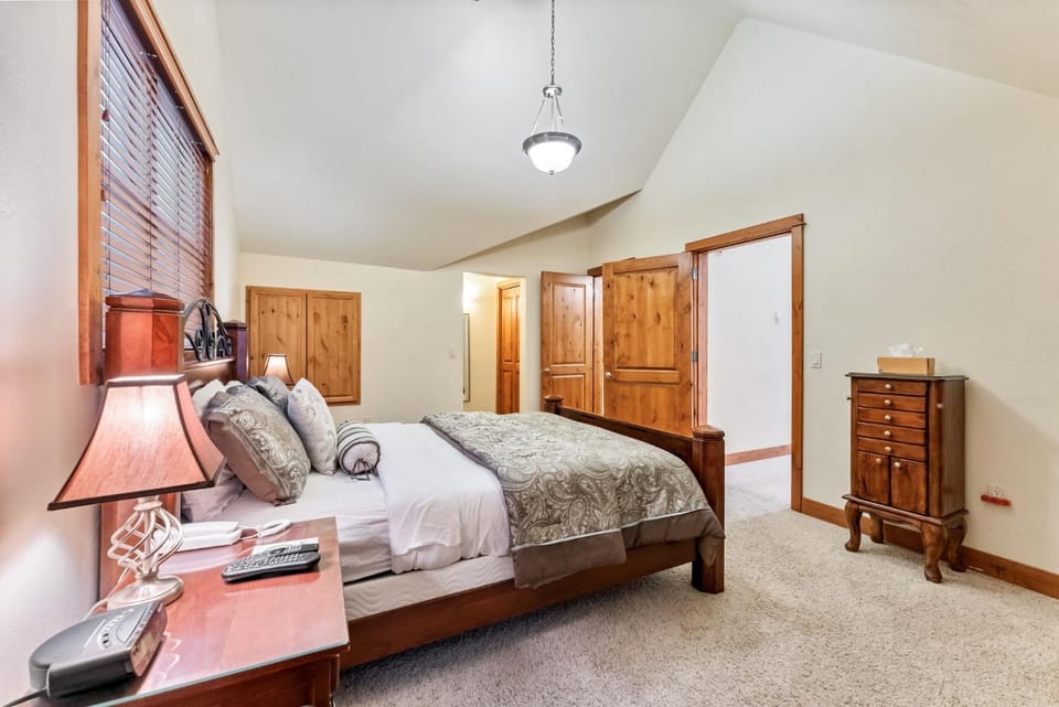 Keystone Escape with Fireplace and Hot Tub House in Keystone