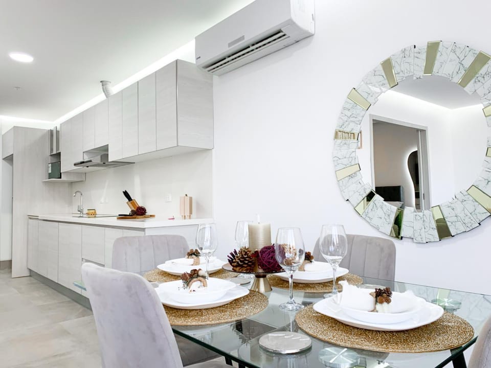 Kitchen or kitchenette, Dining area, air conditioner