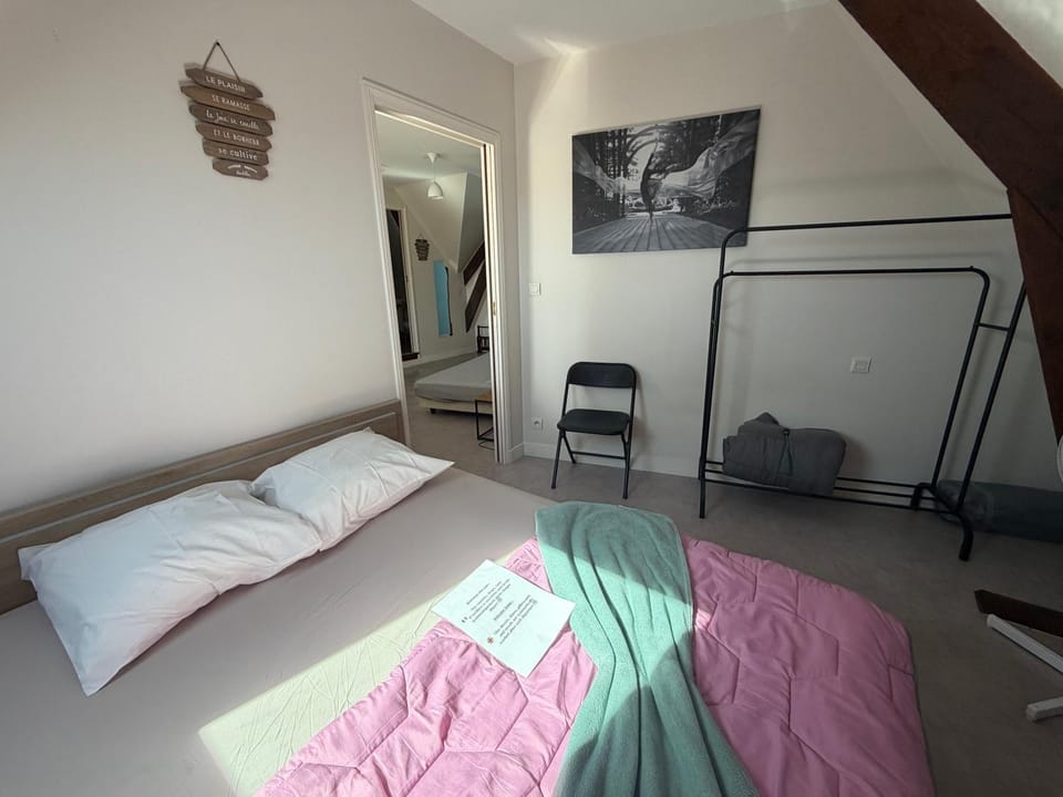 Bed, Photo of the whole room