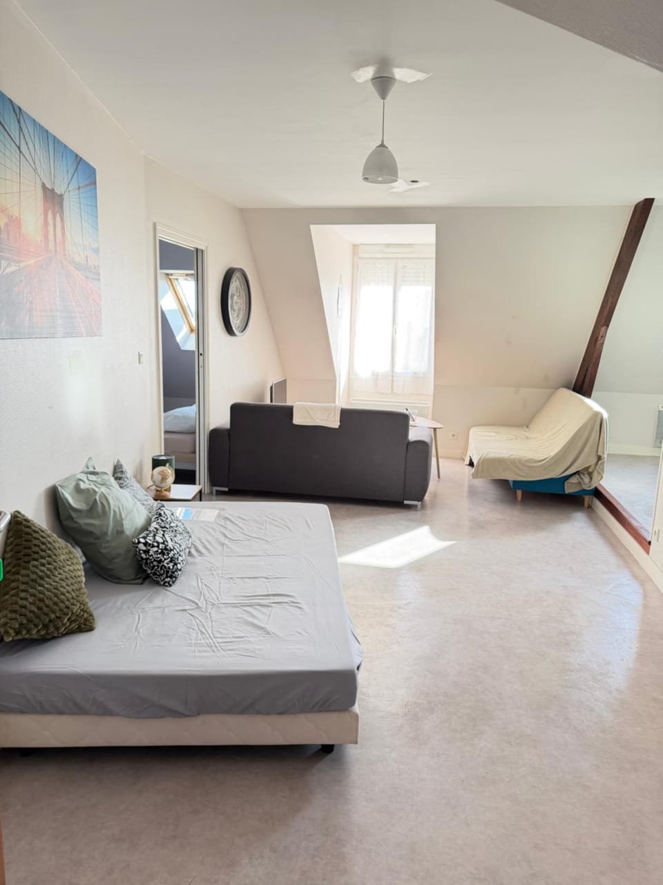 Bed, Living room, Seating area