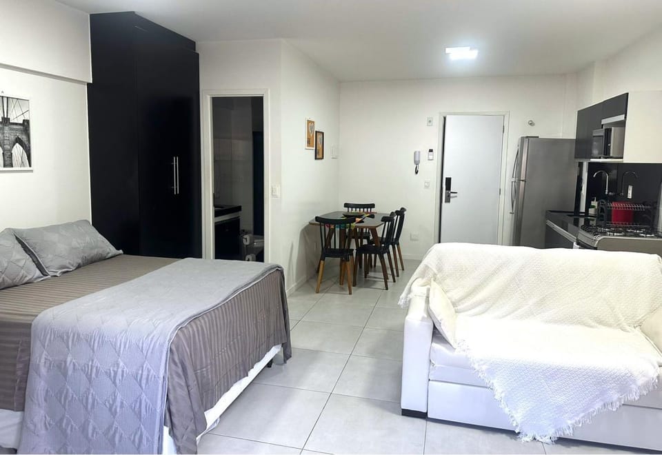 Bed, Kitchen or kitchenette, Photo of the whole room, Dining area, Bedroom, minibar, oven