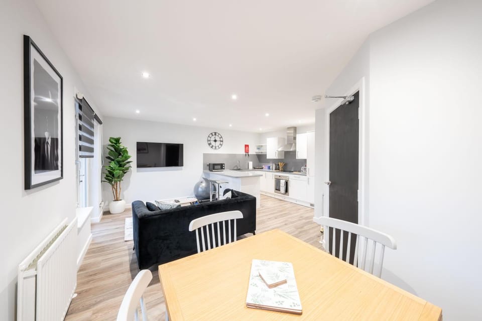 TV and multimedia, Living room, Dining area
