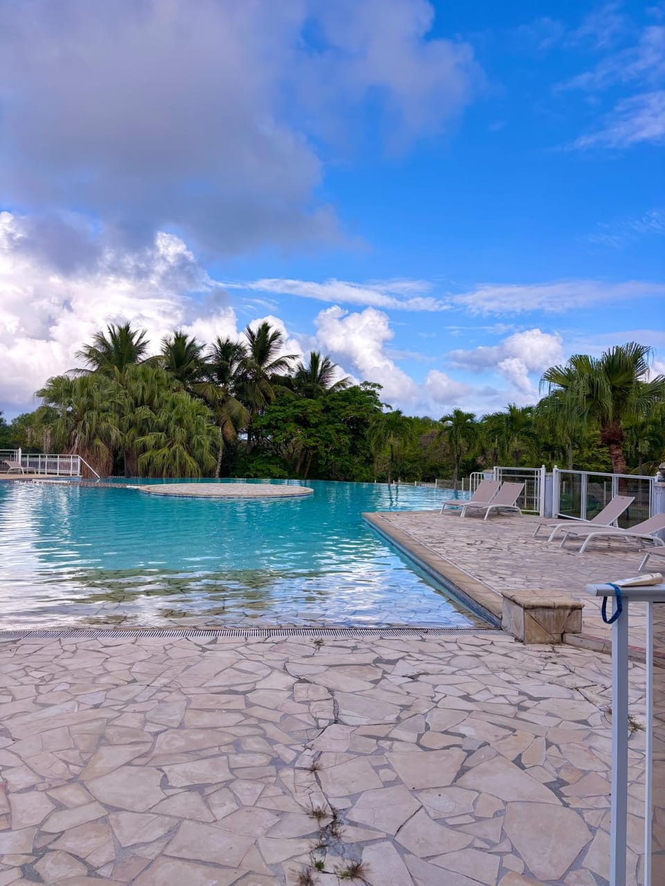 Day, Swimming pool, sunbed