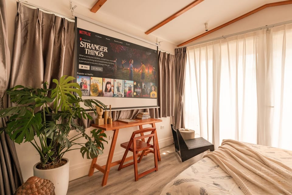 Bed, Seating area
