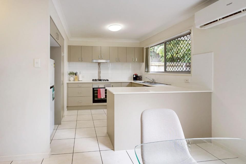 Kitchen or kitchenette, dishwasher, oven, stove, stove, kitchen, kitchen